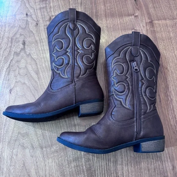 Kid’s Western Boots from Cat & Jack. Size Big Girls 4. - Picture 12 of 16